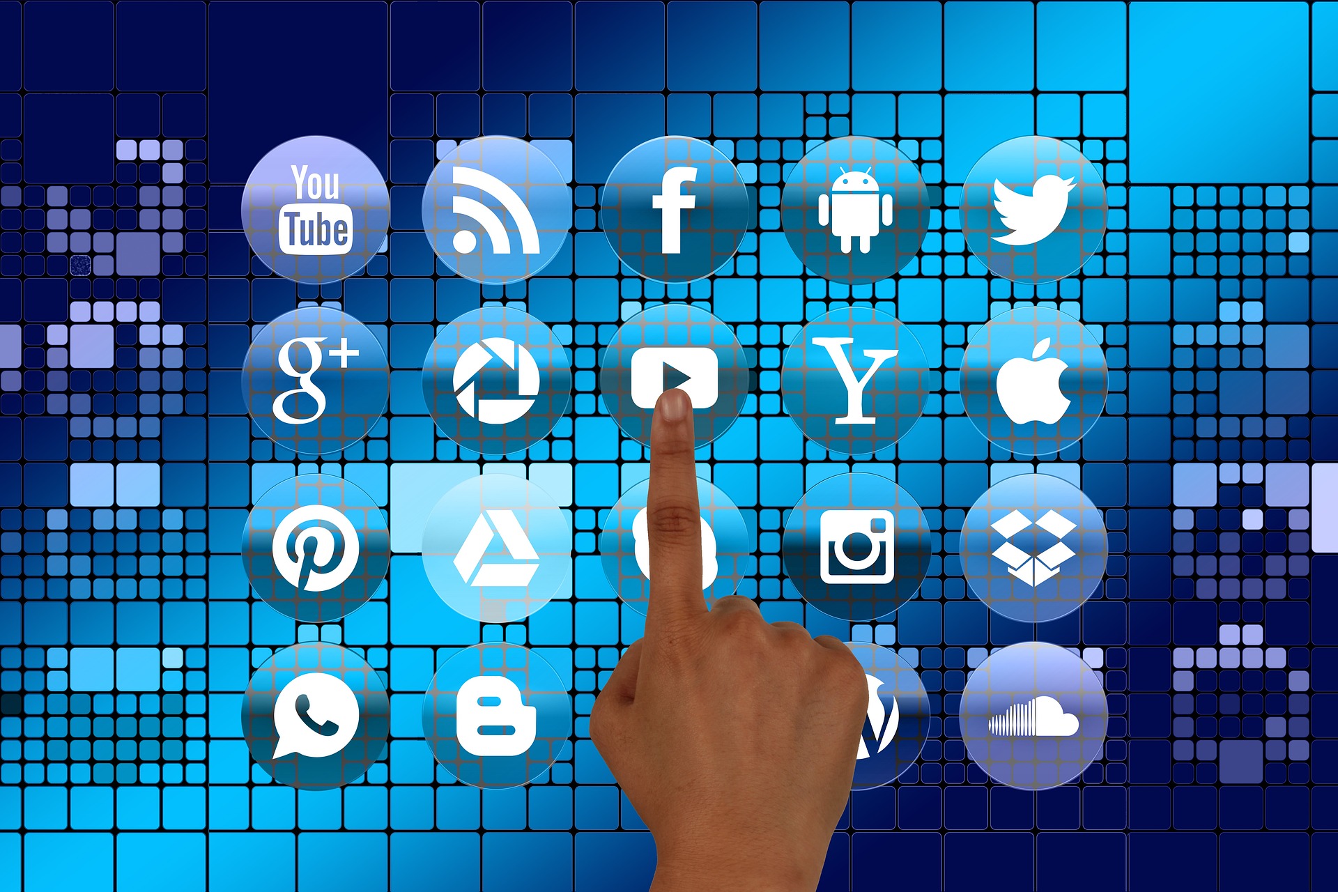 CURSO ESPECIALIZACIÓN EN IA MARKETING- REDES SOCIALES E IDENTIDAD CORPORATIVA